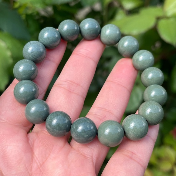 12mm stretchable green Alashan bracelet - Picture 4 of 8